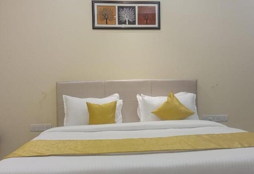 فندق Clarks Inn Dudhwa