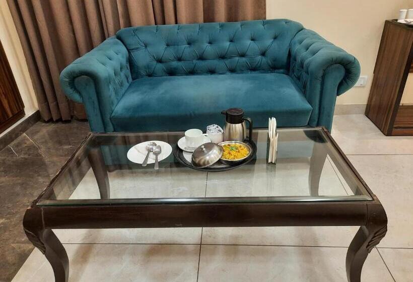 فندق Clarks Inn Dudhwa