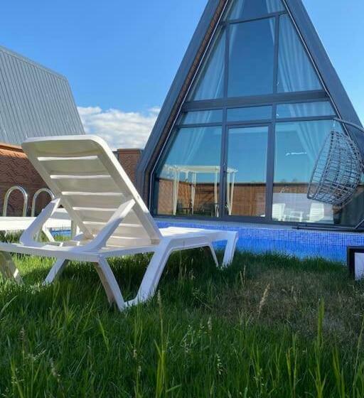 هتل کپسول Triangle Life Suit