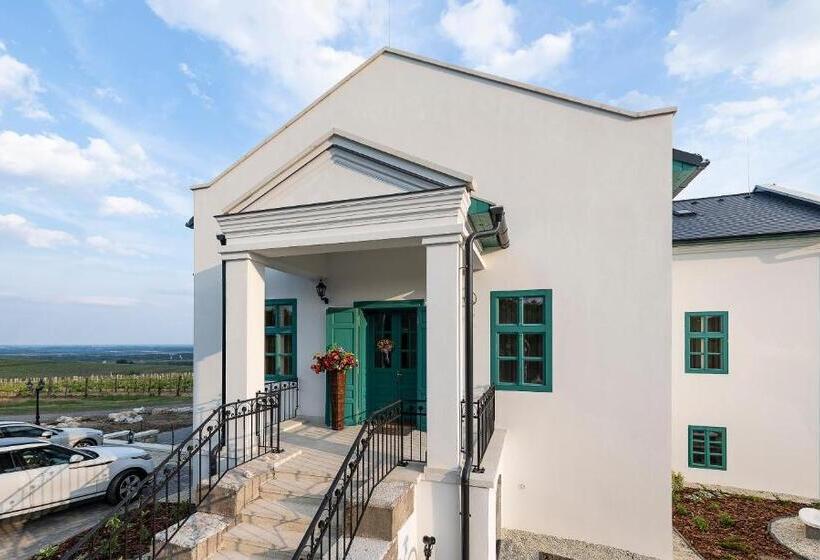 فندق Kincsem Kastély