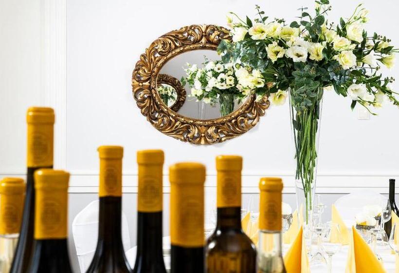 فندق Kincsem Kastély