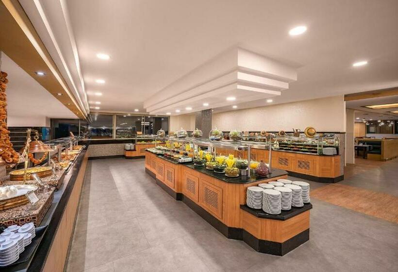 בית מלון כפרי Medworld Health & Rehabilitation Center Pine Beach Belek