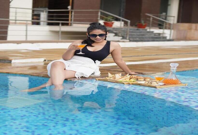 Отель Bamboo Saa Mulberry Resort Pushkar