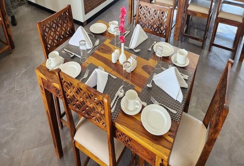 Отель Bamboo Saa Mulberry Resort Pushkar