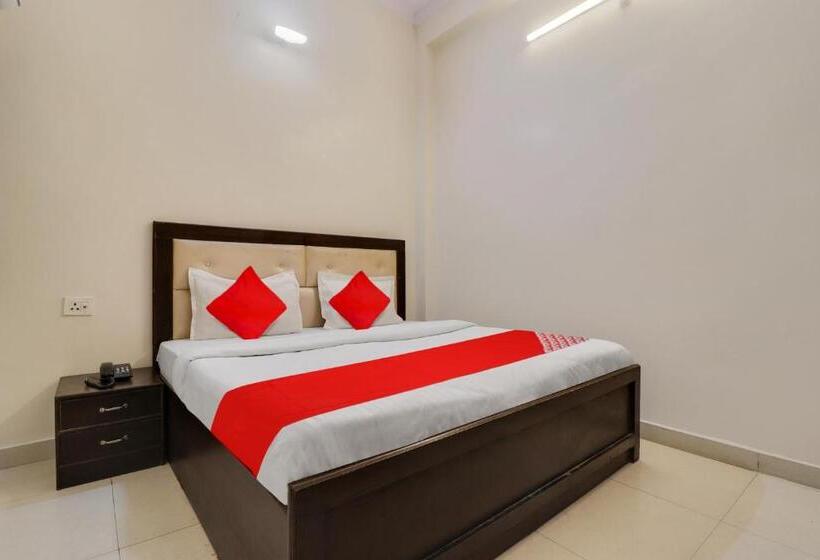 酒店 Oyo 85652  Tejas