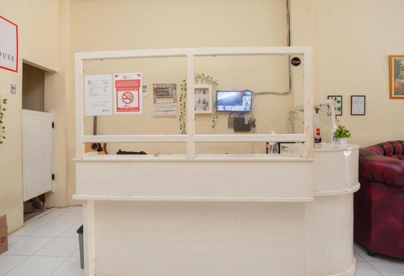 فندق Reddoorz Near Universitas Muhammadiyah Pringsewu