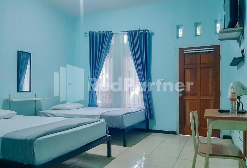 Отель Syariah Safar Guest House Mitra Reddoorz