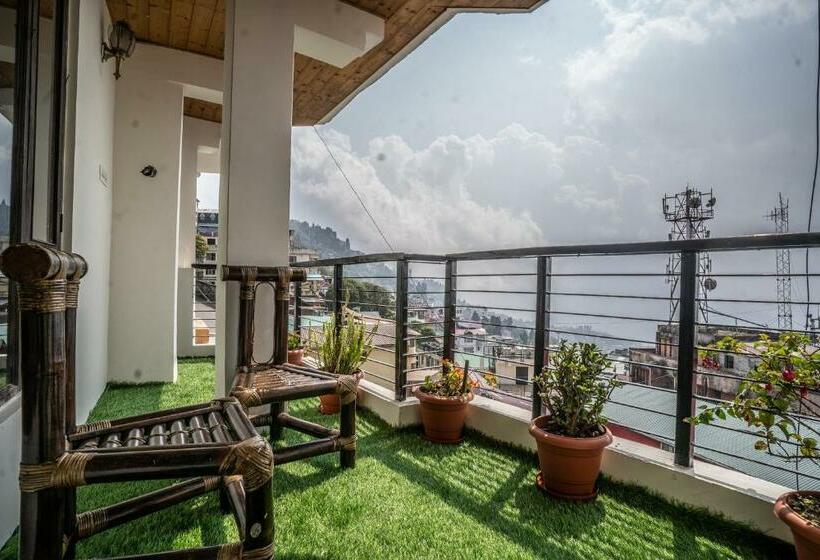 ホテル The Golden Leaf