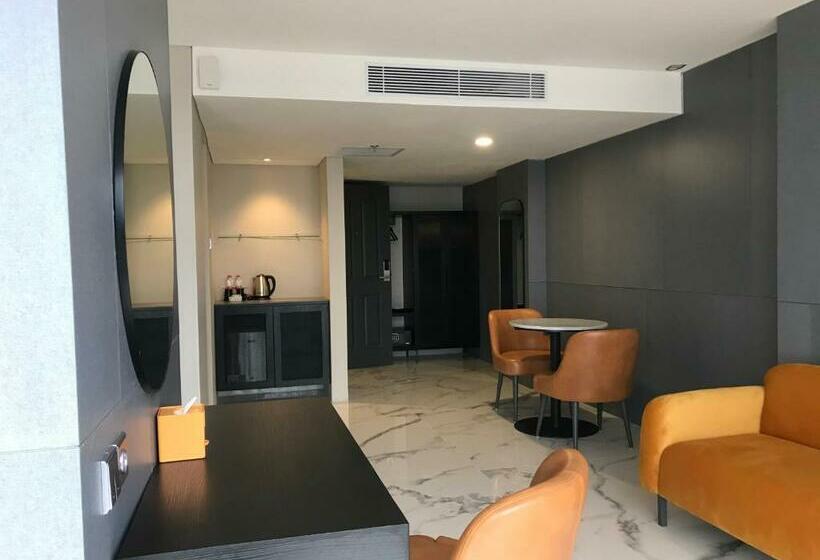 בית מלון כפרי Trio Azana Style Kebumen