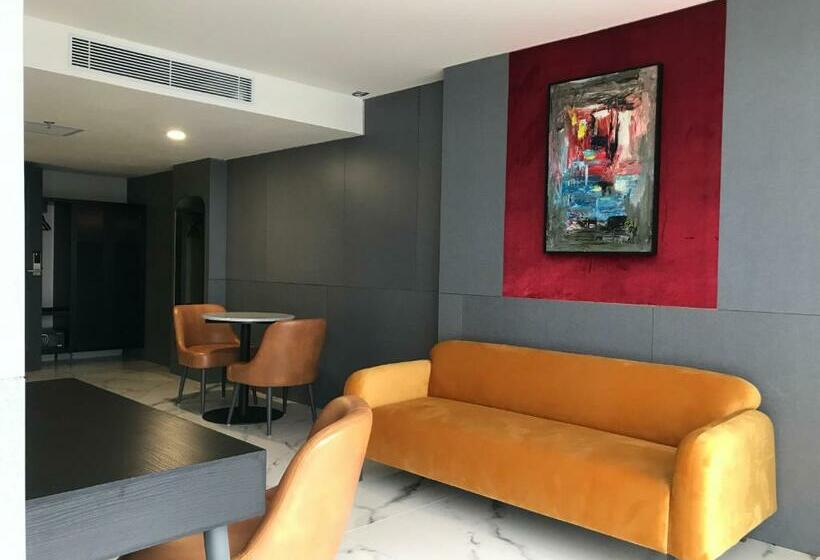 בית מלון כפרי Trio Azana Style Kebumen