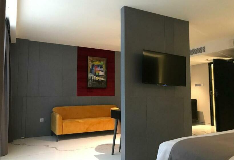 בית מלון כפרי Trio Azana Style Kebumen