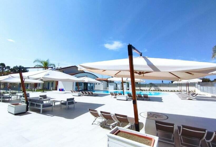 Icaro Residence Apartments With A Beautiful Pool