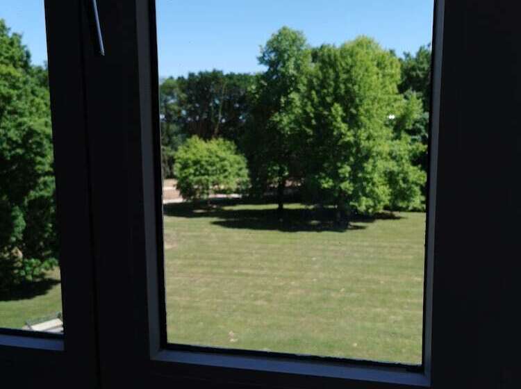 بنسيون Le Domaine Du Château De Launay Guen