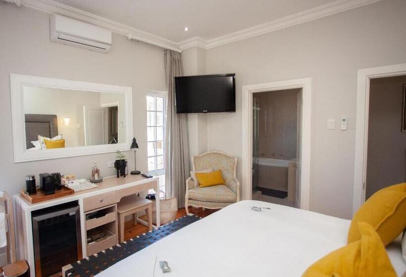 פנסיון No 4 Boutique Beach House