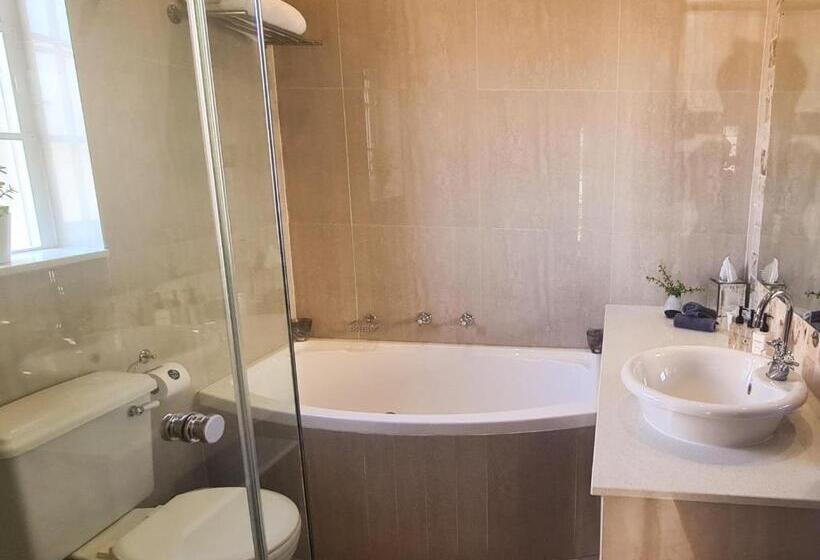 פנסיון No 4 Boutique Beach House