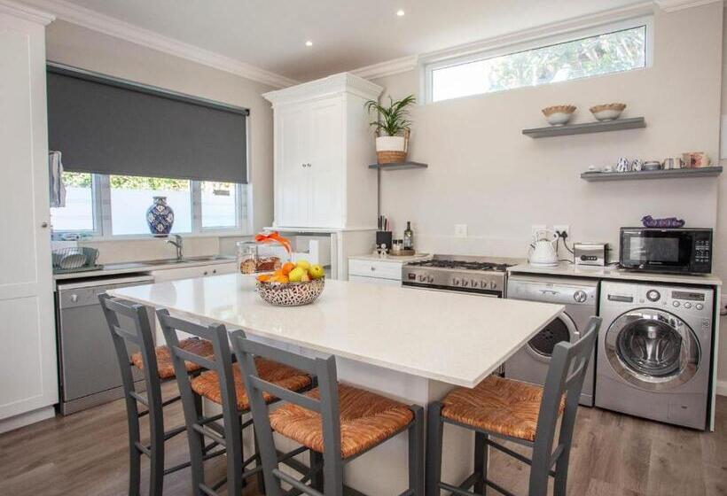 פנסיון No 4 Boutique Beach House