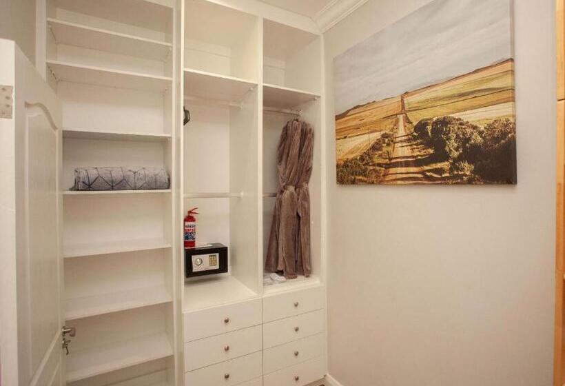 פנסיון No 4 Boutique Beach House