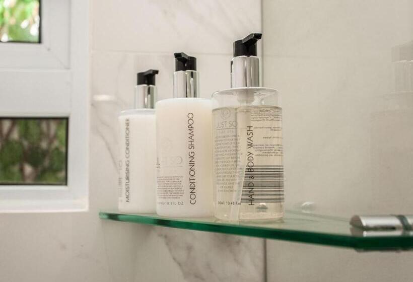 פנסיון No 4 Boutique Beach House