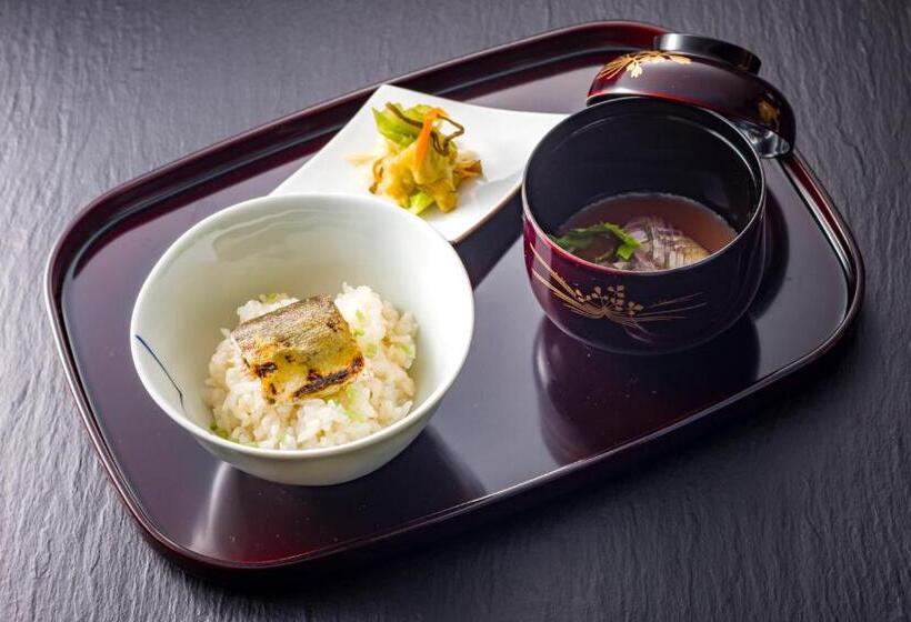 Ryokan 八海 木花館