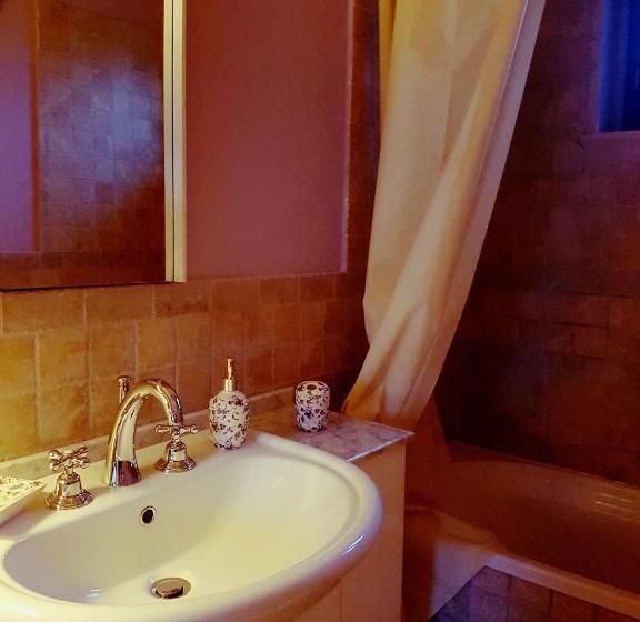 مبيت وإفطار Acquasale