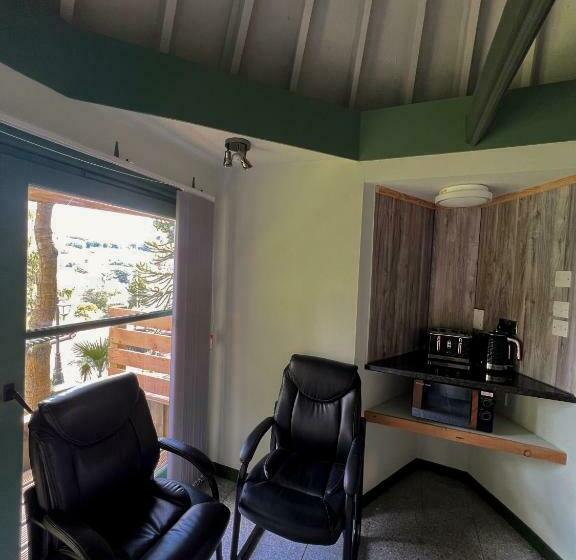 تختخواب و صبحانه Ivybank Villa