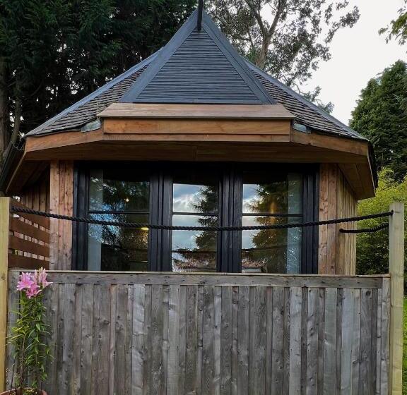 تختخواب و صبحانه Ivybank Villa