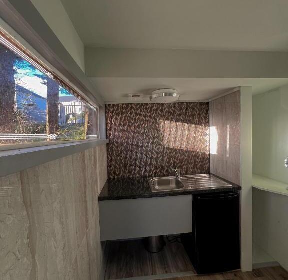 تختخواب و صبحانه Ivybank Villa