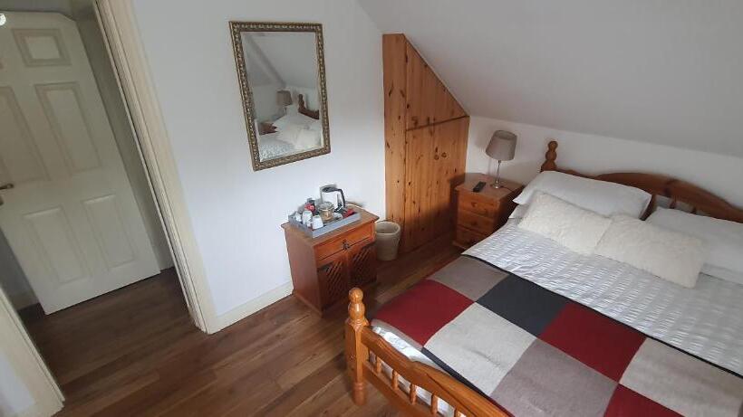 住宿加早餐  Lough Rynn View Accommodation Accommodation   Room Only