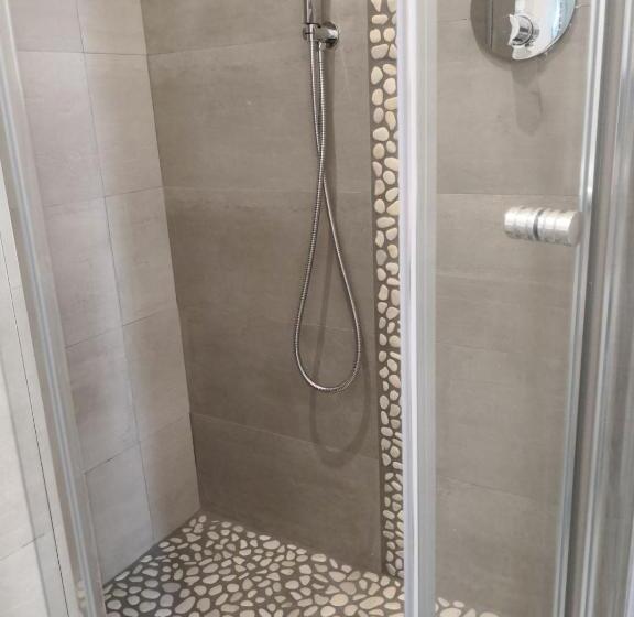 تختخواب و صبحانه Morandi S