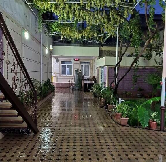 צימר Uvaysiy Family Guest House