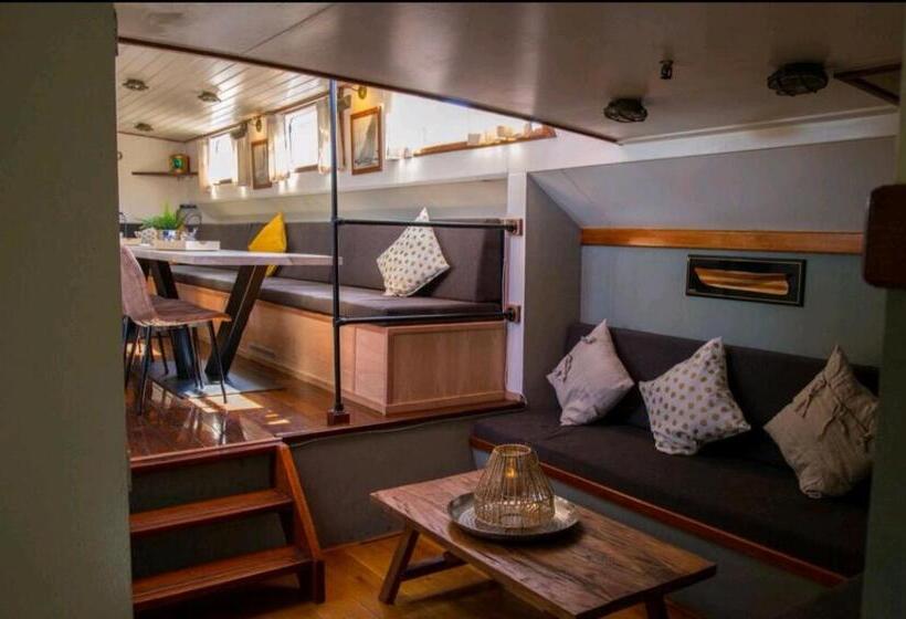 住宿加早餐 Zeilschip De Hester