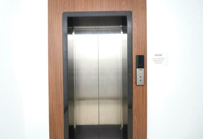 בית מלון כפרי Ambassador Royale