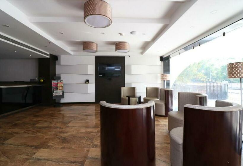 בית מלון כפרי Ambassador Royale