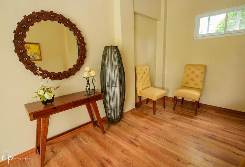 هتل Balai Carmela