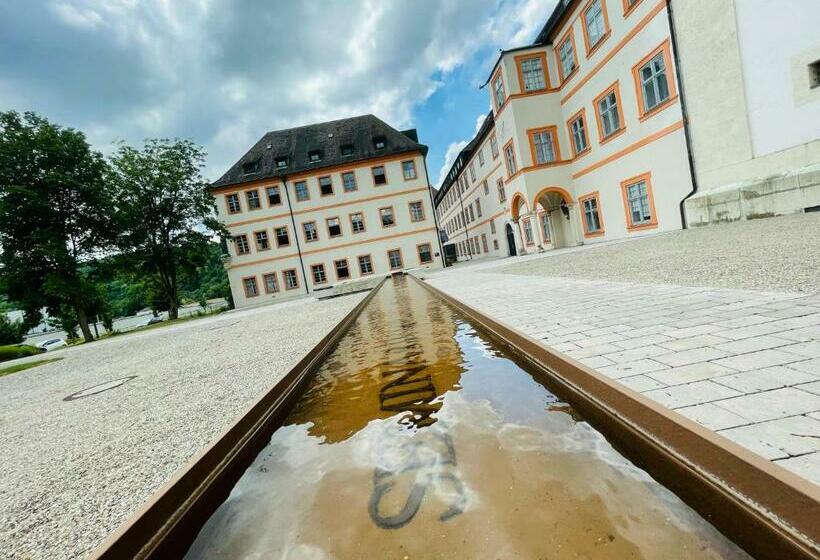 فندق Bischöfliches Seminar St. Willibald