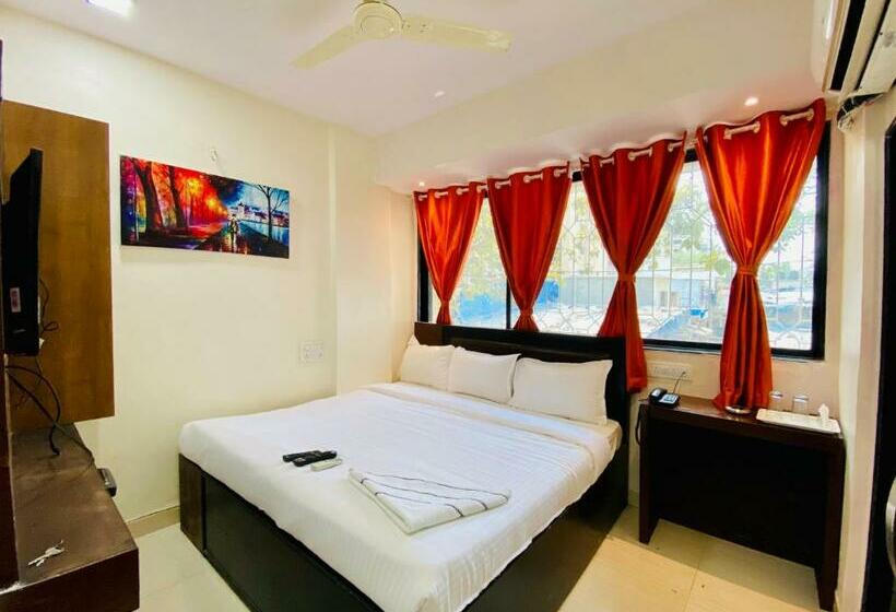ホテル Deluxe Inn Stay Near Kokilaben Dhirubhai Ambani Hospital