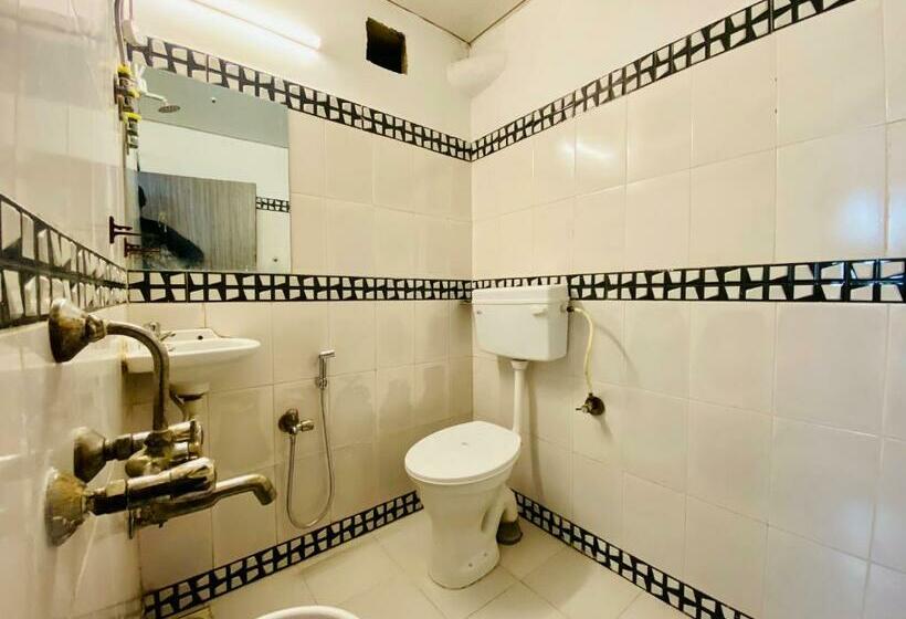 酒店 Deluxe Inn Stay Near Kokilaben Dhirubhai Ambani Hospital