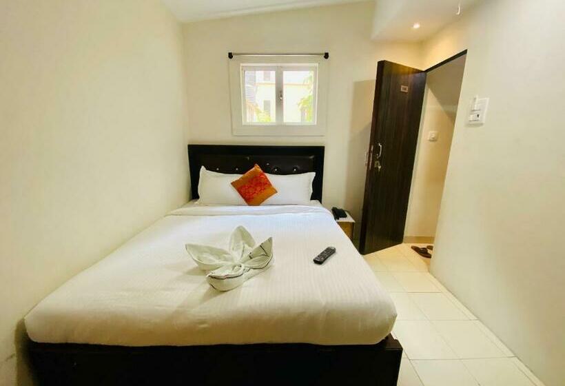 ホテル Deluxe Inn   Stay Near Kokilaben Dhirubhai Ambani Hospital