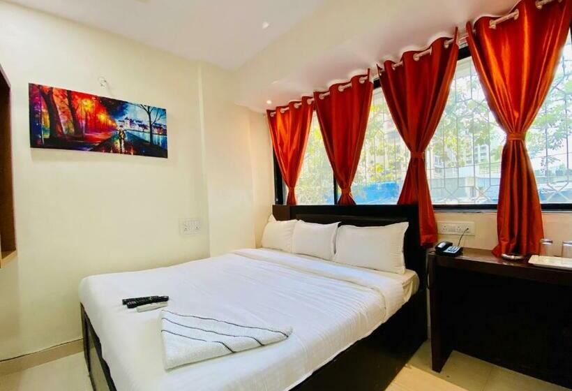 ホテル Deluxe Inn Stay Near Kokilaben Dhirubhai Ambani Hospital