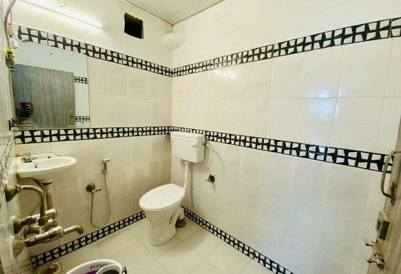 ホテル Deluxe Inn   Stay Near Kokilaben Dhirubhai Ambani Hospital