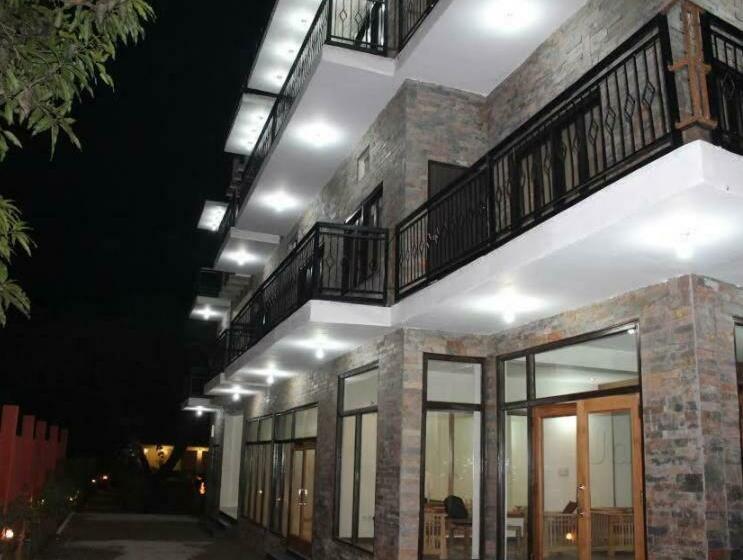 فندق Holiday Highlights