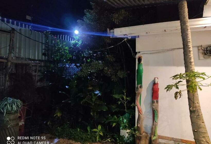 فندق Hostel Madrigala