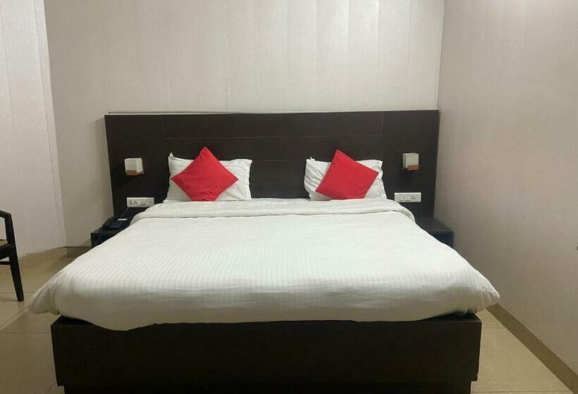 호텔 Rudraksh Resort And