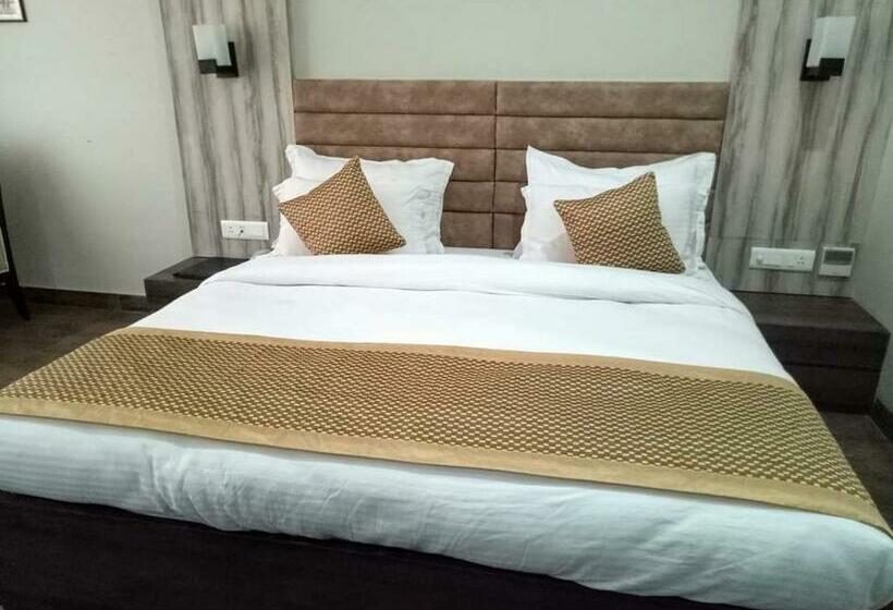 호텔 Rudraksh Resort And