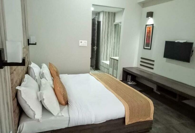 호텔 Rudraksh Resort And