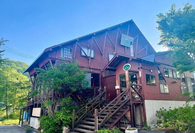 بنسيون Heidi Guest House