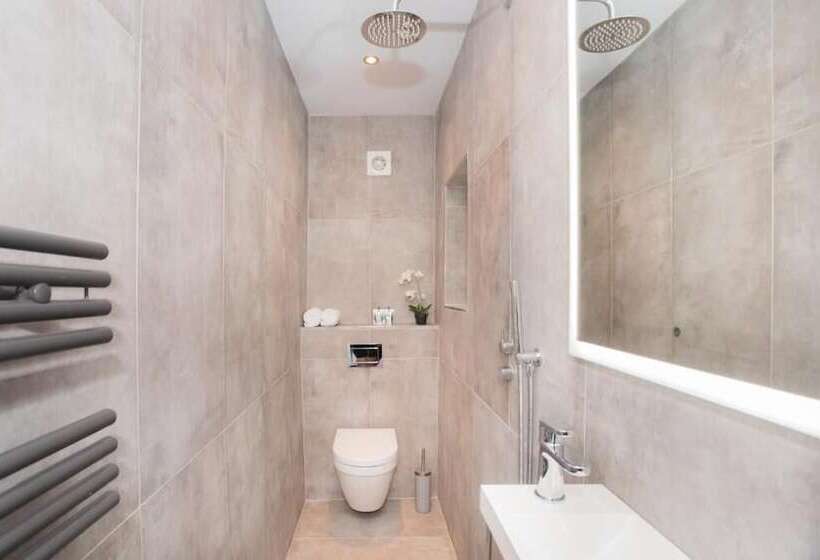 膳宿费 Locksbrook Lodge