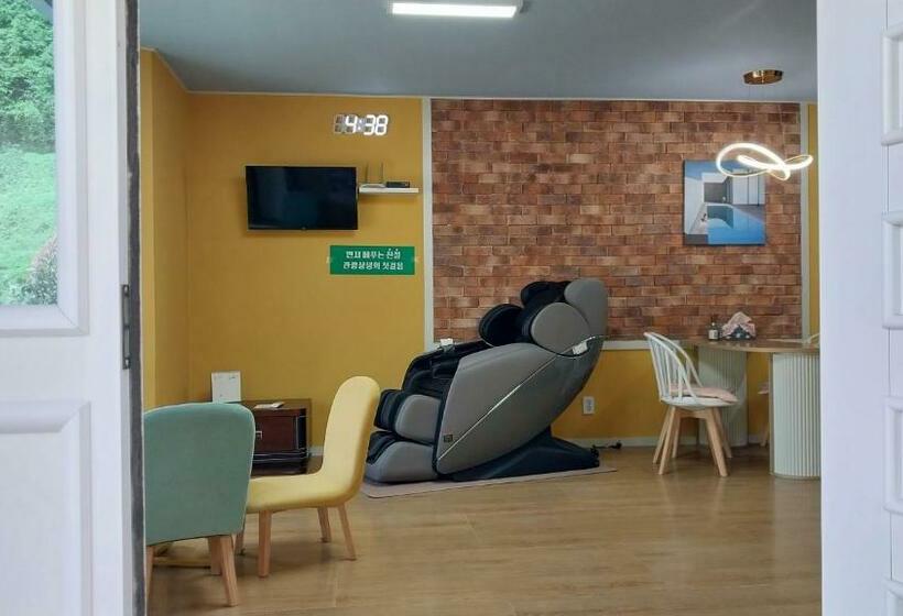 ペンション White House