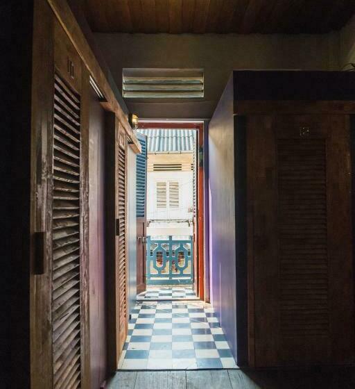 Pomme Hostel Restaurant & Bar   Private Sleeping Cabins