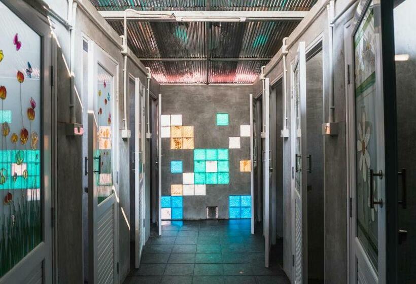 Pomme Hostel Restaurant & Bar   Private Sleeping Cabins